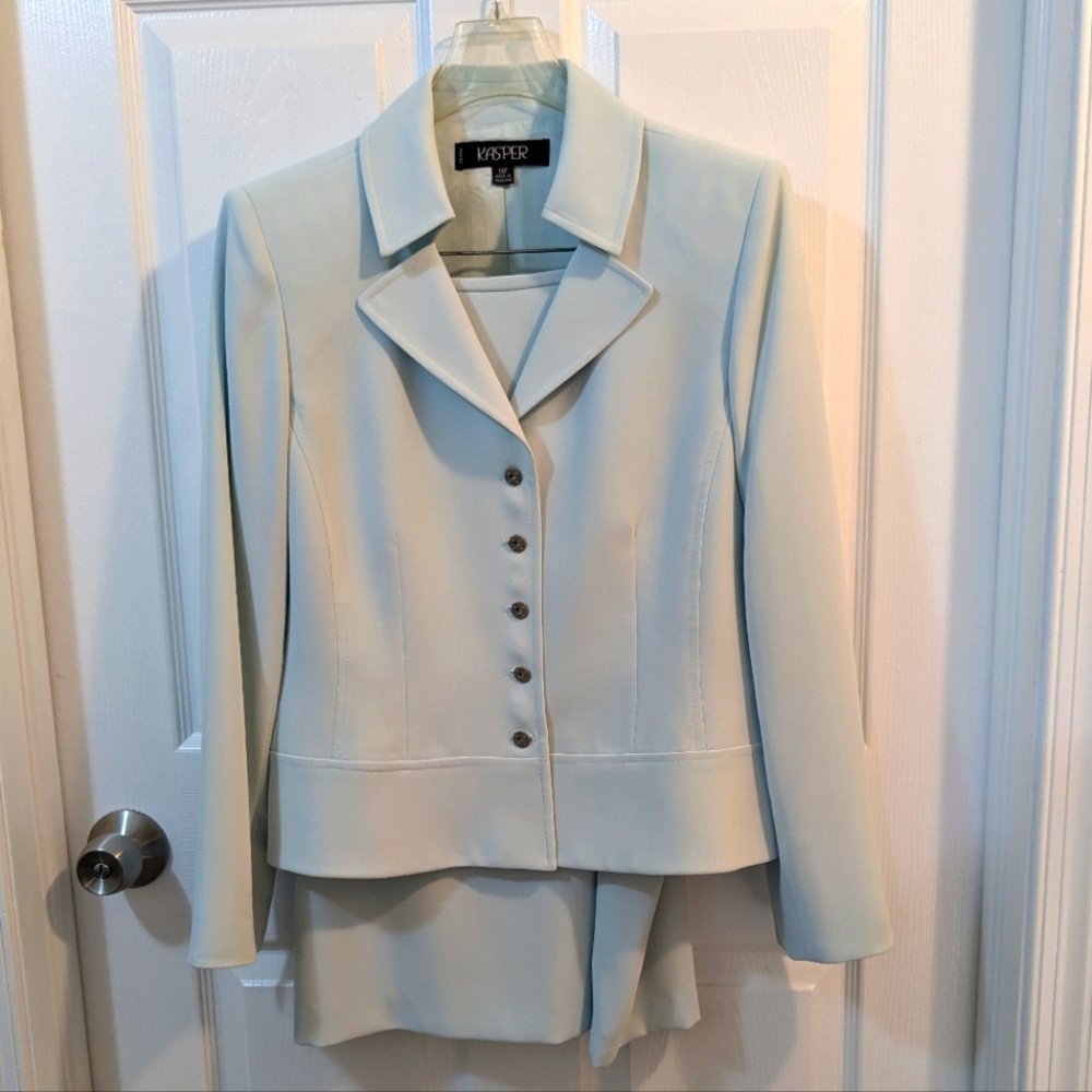 Kasper women's 2 piece skirt suit Size 14P NWT